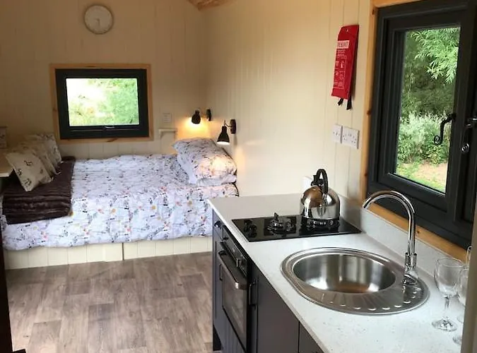 Sunset Shepherds Hut