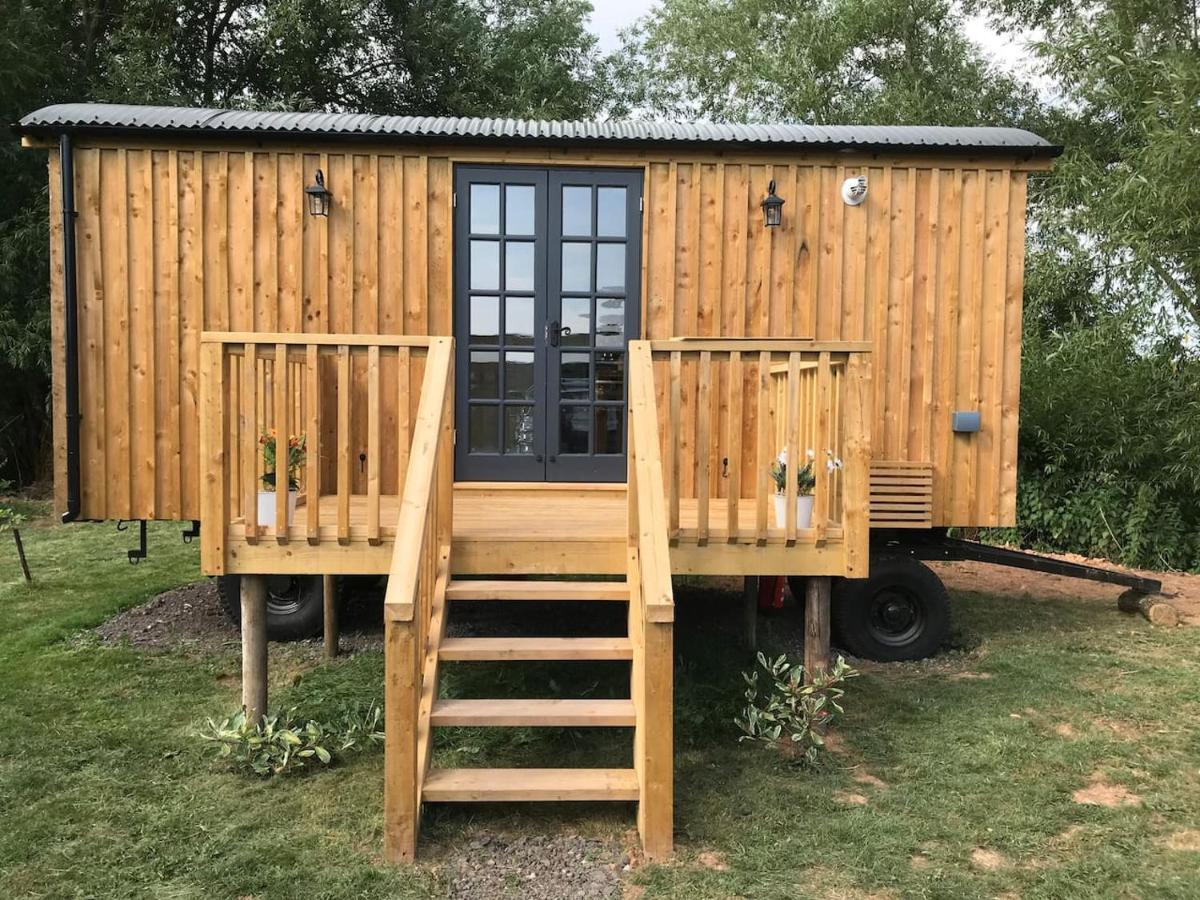 Sunset Shepherds Hut Apartment